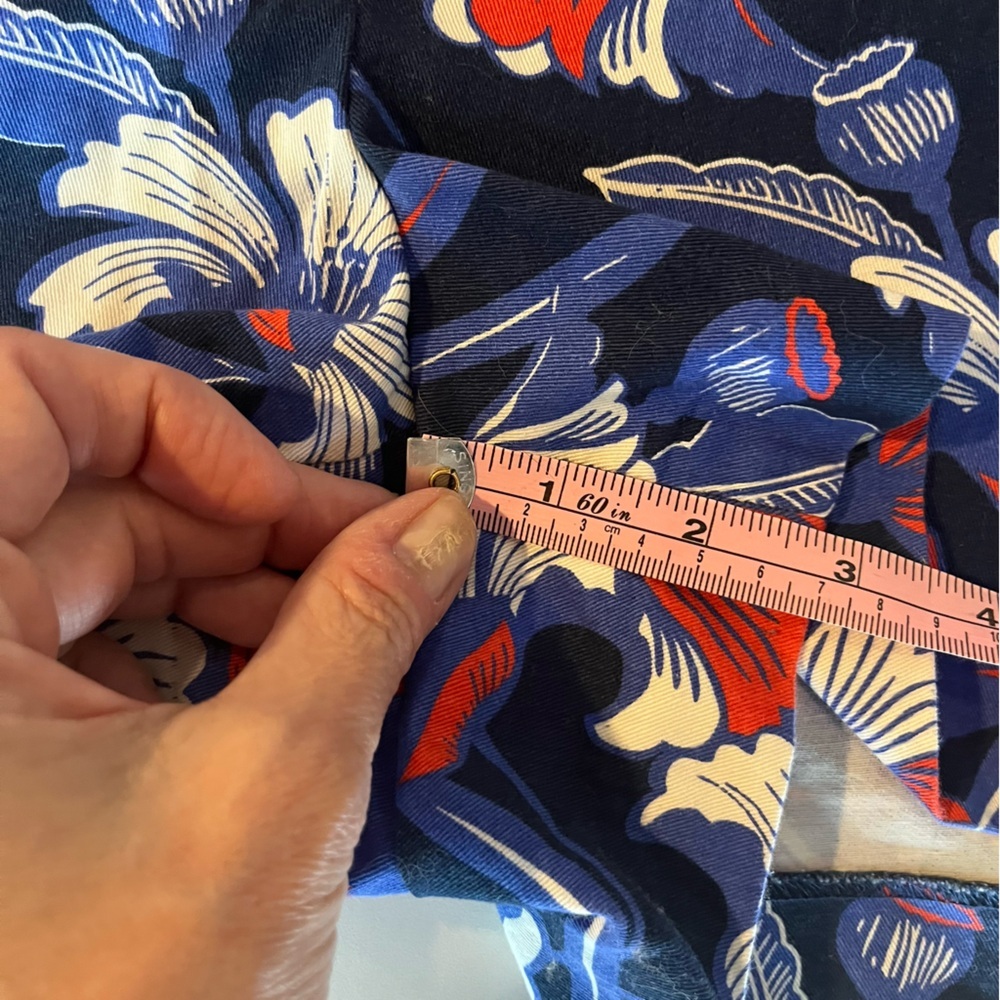 J Crew 3" printed short in navy blue red flowers NWOT Size 10 - Picture 7 of 9